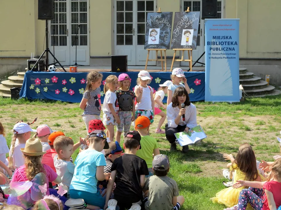 W krainie książek jak w baśni.  ,,Baśniowe Spotkanie" zorganizowała biblioteka miejska w ramach XXI Tygodnia Czytania Dzieciom - Zdjęcie główne