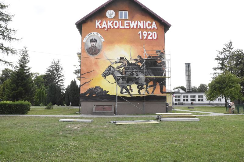 Kąkolewnica z dwoma muralami - Zdjęcie główne