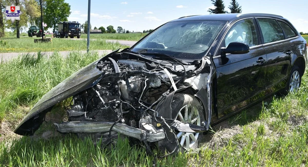 Powiat radzyński: Dwa samochody zderzyły się na skrzyżowaniu. Trzy osoby w szpitalu - Zdjęcie główne