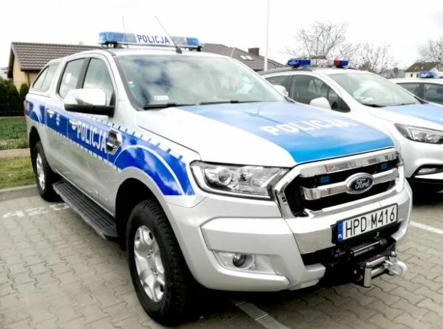 Powiat radzyński. Samochód uderzył w dom, na miejscu pracują służby - Zdjęcie główne