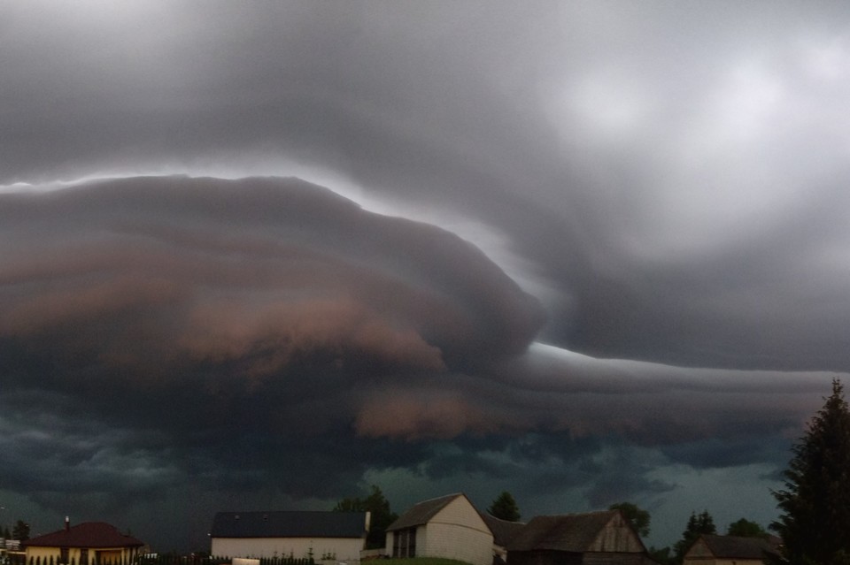 Wczorajszy ARCUS, czyli  wał szkwałowy w dolnej części chmury burzowej  Cumulonimbus - Zdjęcie główne