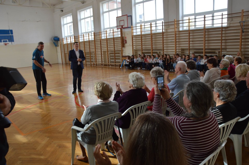 Studenci UTW ćwiczyli pod okiem mistrza olimpijskiego  - Zdjęcie główne