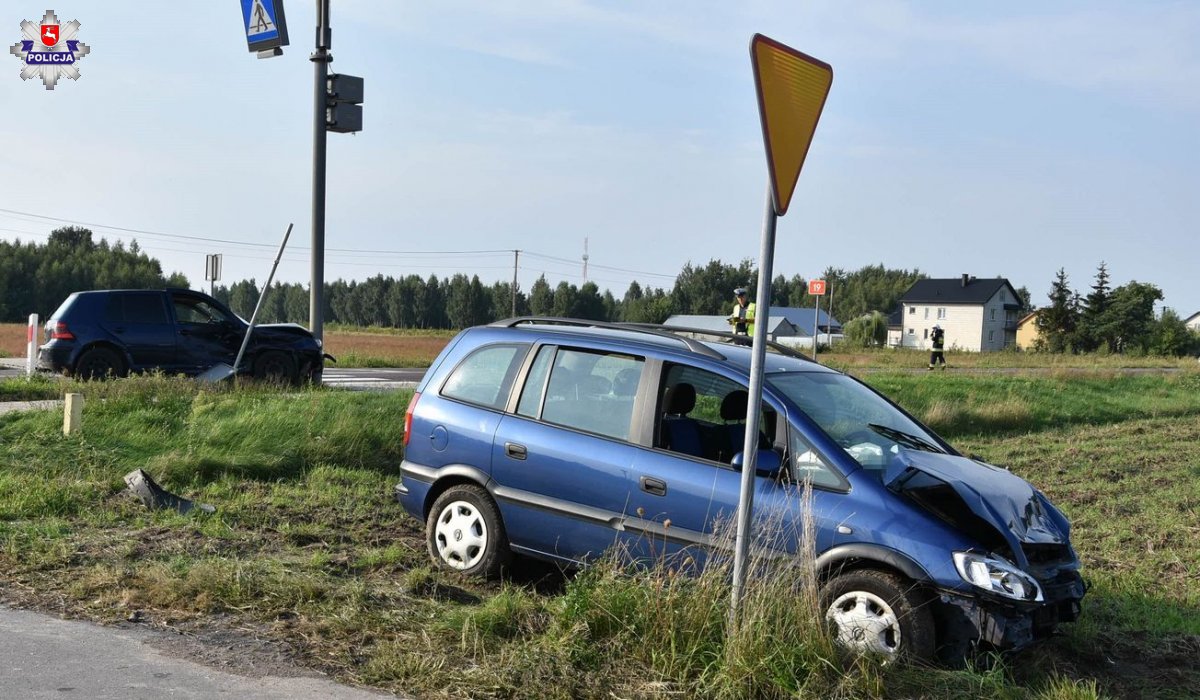 Wypadek w  Grabowcu na drodze krajowej numer 19. Do szpitala trafiły dwie osoby - Zdjęcie główne