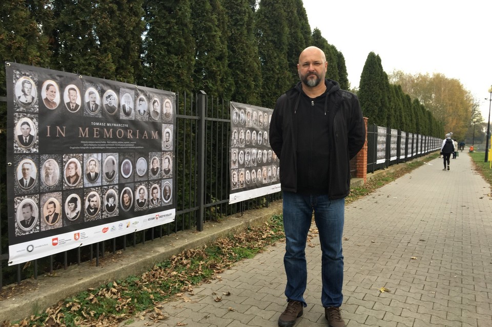 "In memoriam"- fotografia nagrobna w Galerii "Na płocie" - Zdjęcie główne