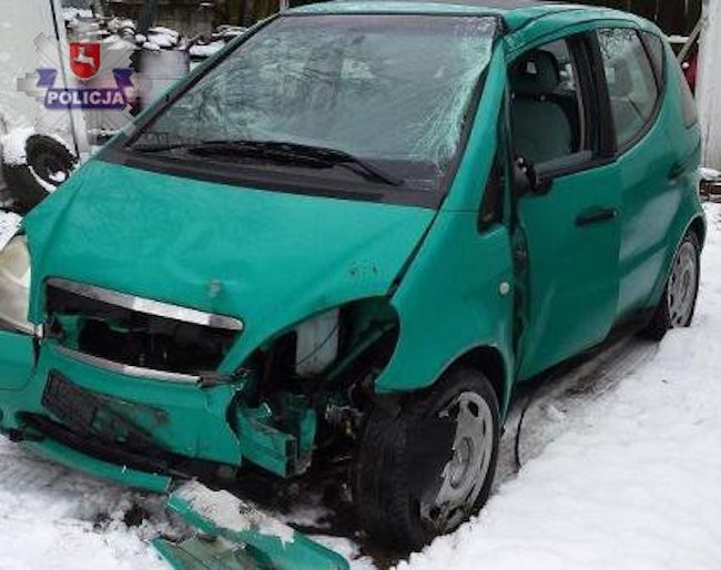 Uciekł z miejsca zdarzenia pozostawiając uszkodzone auto - Zdjęcie główne