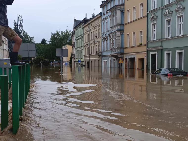 Polski Czerwony Krzyż uruchamia zbiórkę  #NaRatunekPowódź - Zdjęcie główne