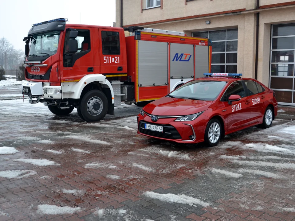 Radzyńska Komenda Straży Pożarnej wyposażona w dwa nowe samochody:   auto ratowniczo-gaśnicze oraz samochód osobowy – specjalny operacyjny - Zdjęcie główne