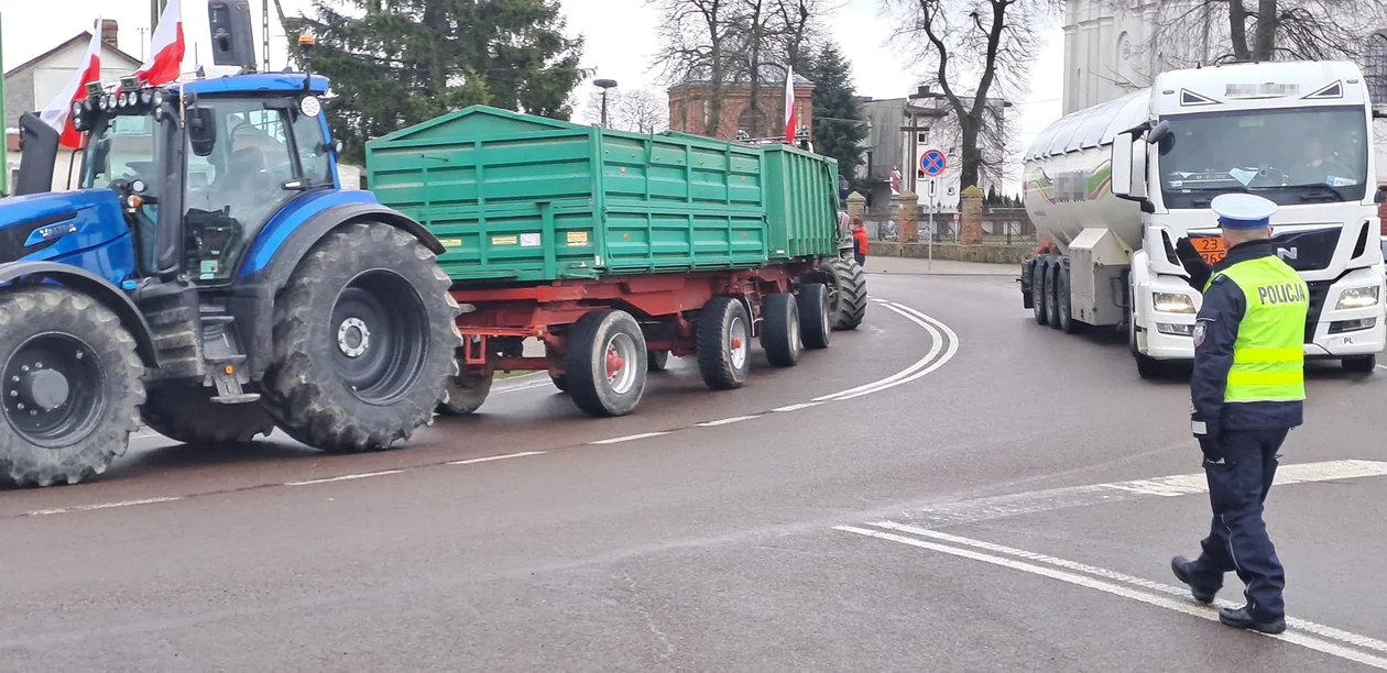 Powiat radzyński: Strajk rolników. Koniec utrudnień drogowych w m. Ulan - Majorat - Zdjęcie główne