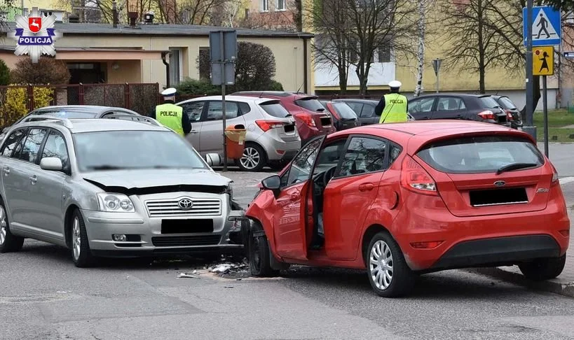 Radzyń Podlaski: Zderzyły się dwie osobówki. Kilka osób w szpitalu - Zdjęcie główne