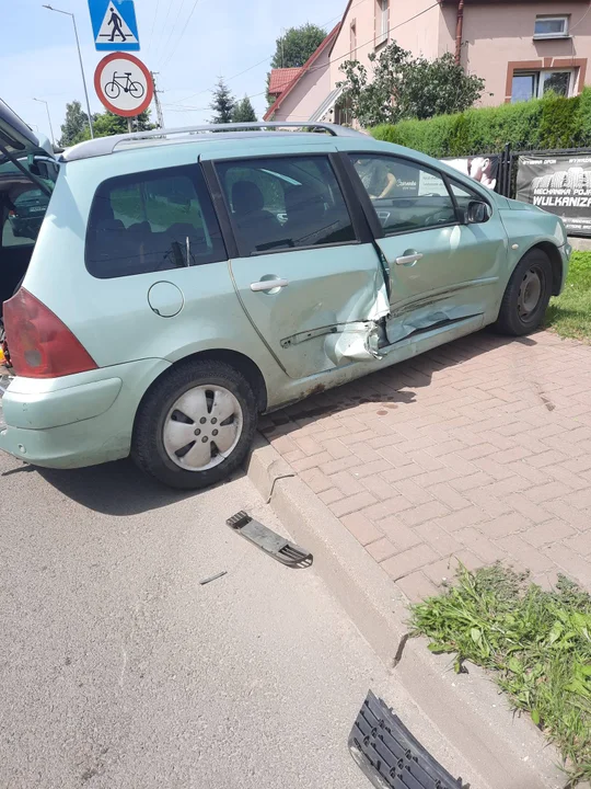 Radzyń Podlaski: Dwa samochody zderzyły się na skrzyżowaniu. Jedna osoba w szpitalu - Zdjęcie główne