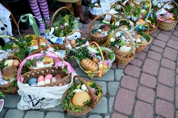 O której wybrać się z koszyczkiem? Święcenie pokarmów w Radzyniu i parafiach powiatu radzyńskiego - Zdjęcie główne