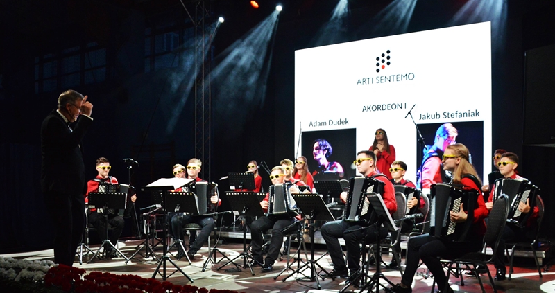 VIII Gala Noworoczna w wykonaniu Kameralnej Orkiestry Akordeonowej ARTI SENTEMO  - Zdjęcie główne
