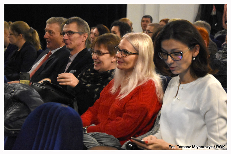 Spektakl teatralny pt. „Błękitny Express” na Święto Niepodległości w Radzyniu - Zdjęcie główne