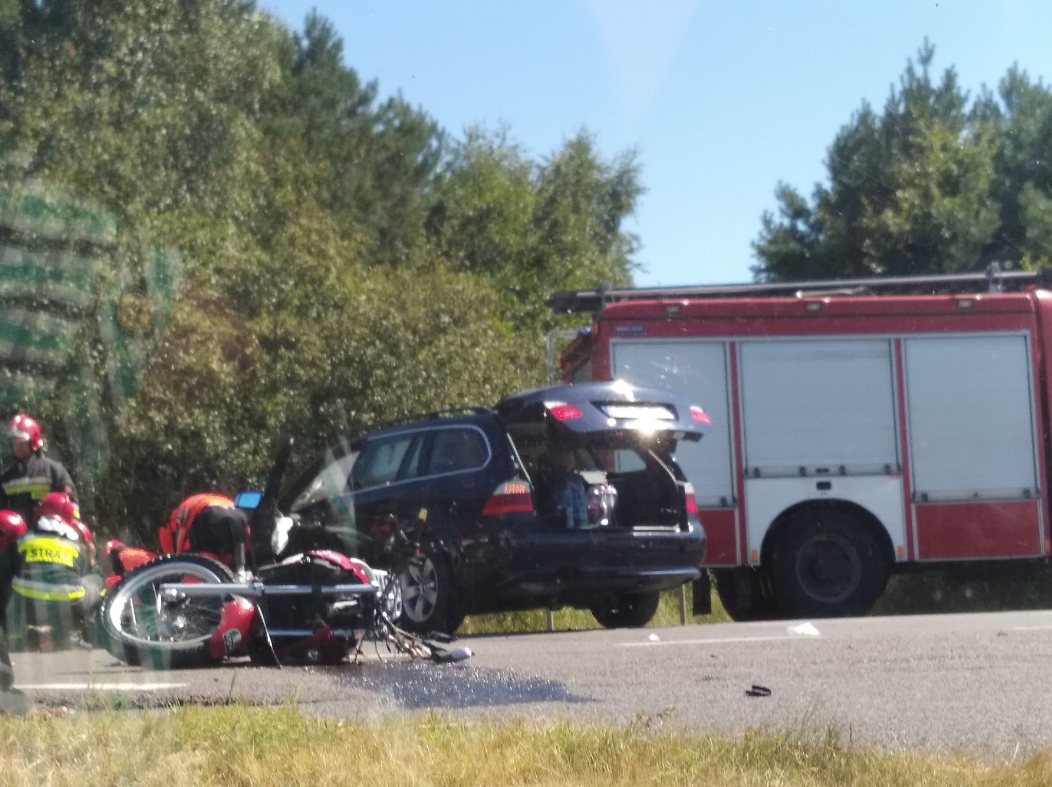 BMW wymusiło pierwszeństwo, motocyklista w szpitalu - Zdjęcie główne