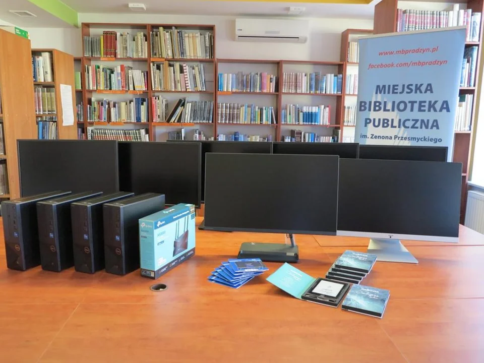 Miejska biblioteka wzbogaciła się o nowe komputery i czytniki - Zdjęcie główne