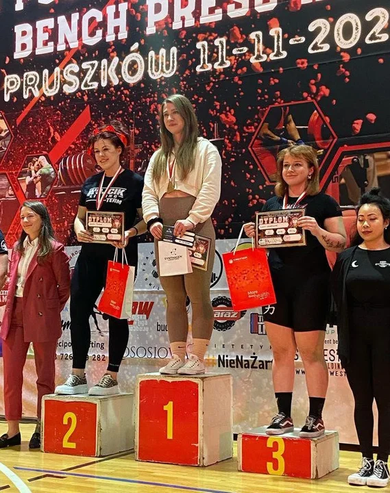 Sportowy sukces radzyńskiej policjantki. Stanęła na podium Pucharu Polski w Wyciskaniu Sztangi Leżąc - Zdjęcie główne