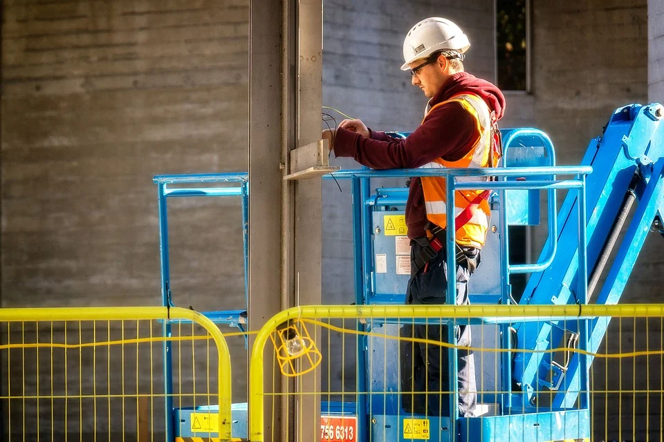 Zgaśnie światło! Nie tylko z powodu silnego wiatru. Zobacz gdzie będą planowe wyłączenia prądu - Zdjęcie główne