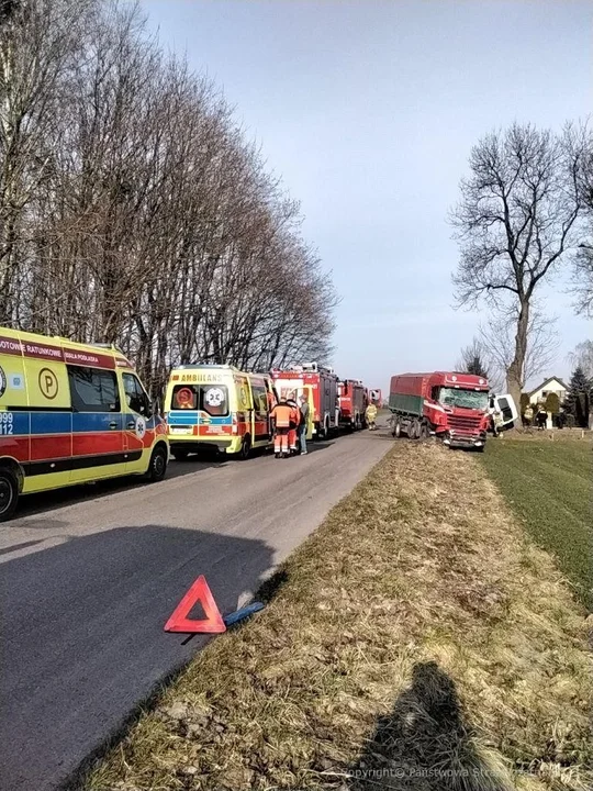 Powiat radzyński: Nie ustąpił pierwszeństwa, zderzył się z ciężarówką - Zdjęcie główne