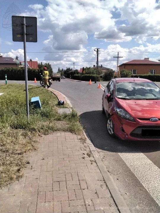 Radzyń Podlaski: Osobówka zderzyła się z motorowerem - Zdjęcie główne