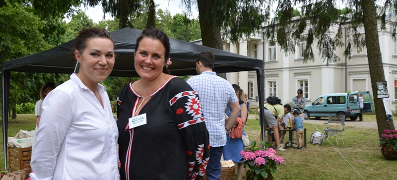 W zaciszu zabytkowego parku  w Białce odbył się  pierwszy Family Picnic szkół Montessori  - Zdjęcie główne