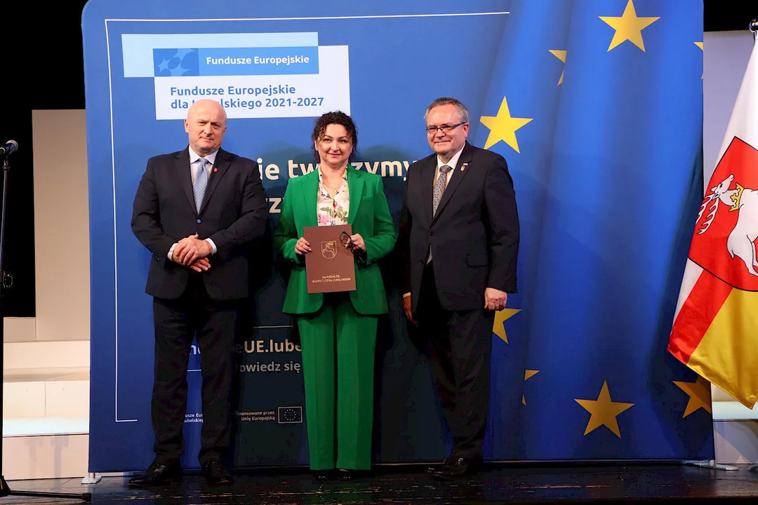 Nowe miejsce dla Gminnej Biblioteki w Kąkolewnicy. Wójt odebrała dofinansowanie - Zdjęcie główne