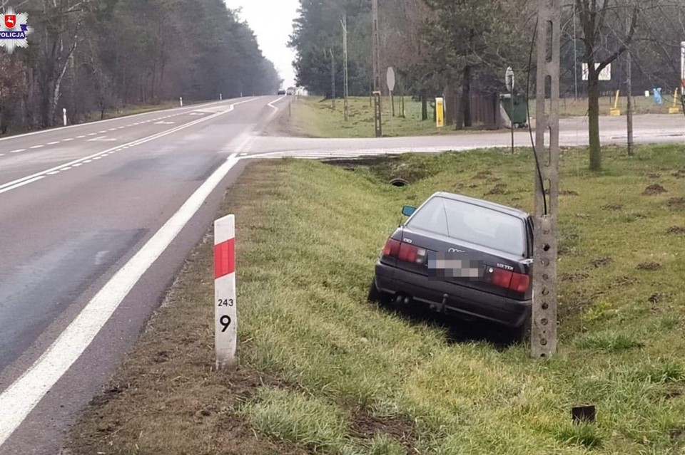Pijana jechała po alkohol, wjechała do rowu - Zdjęcie główne