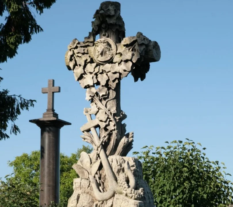 1,2. XI - porządek nabożeństw na radzyńskich cmentarzach - Zdjęcie główne