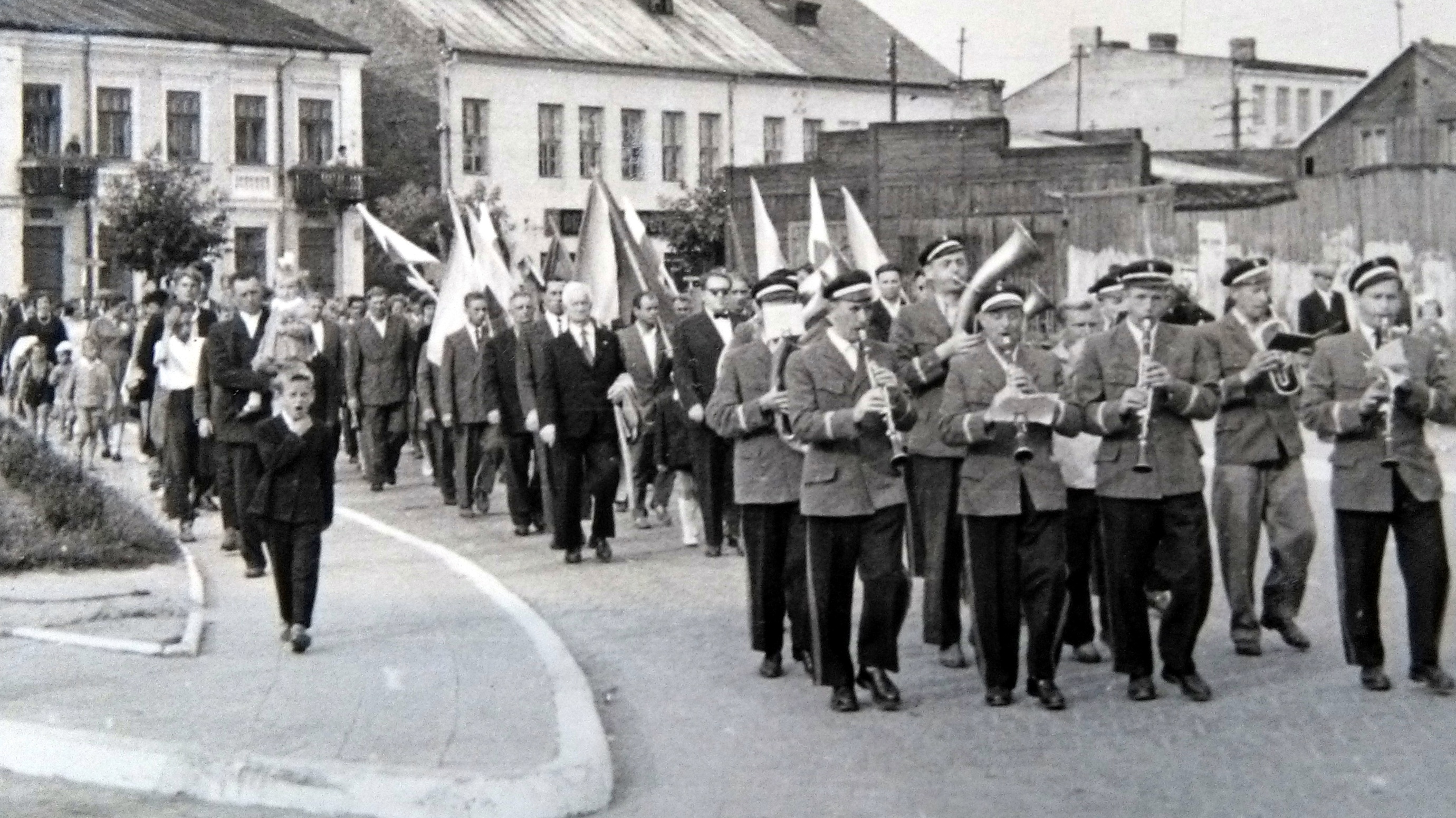 Radzyńskie pochody pierwszomajowe - Zdjęcie główne