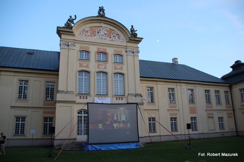 Czwarta projekcja filmu w ramach wakacyjnego "Kina pod chmurką" (zdjęcia) - Zdjęcie główne