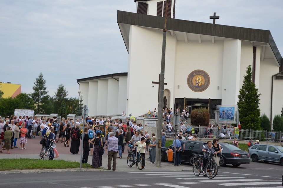 Idą przed tron Matki Bożej (galeria) - Zdjęcie główne