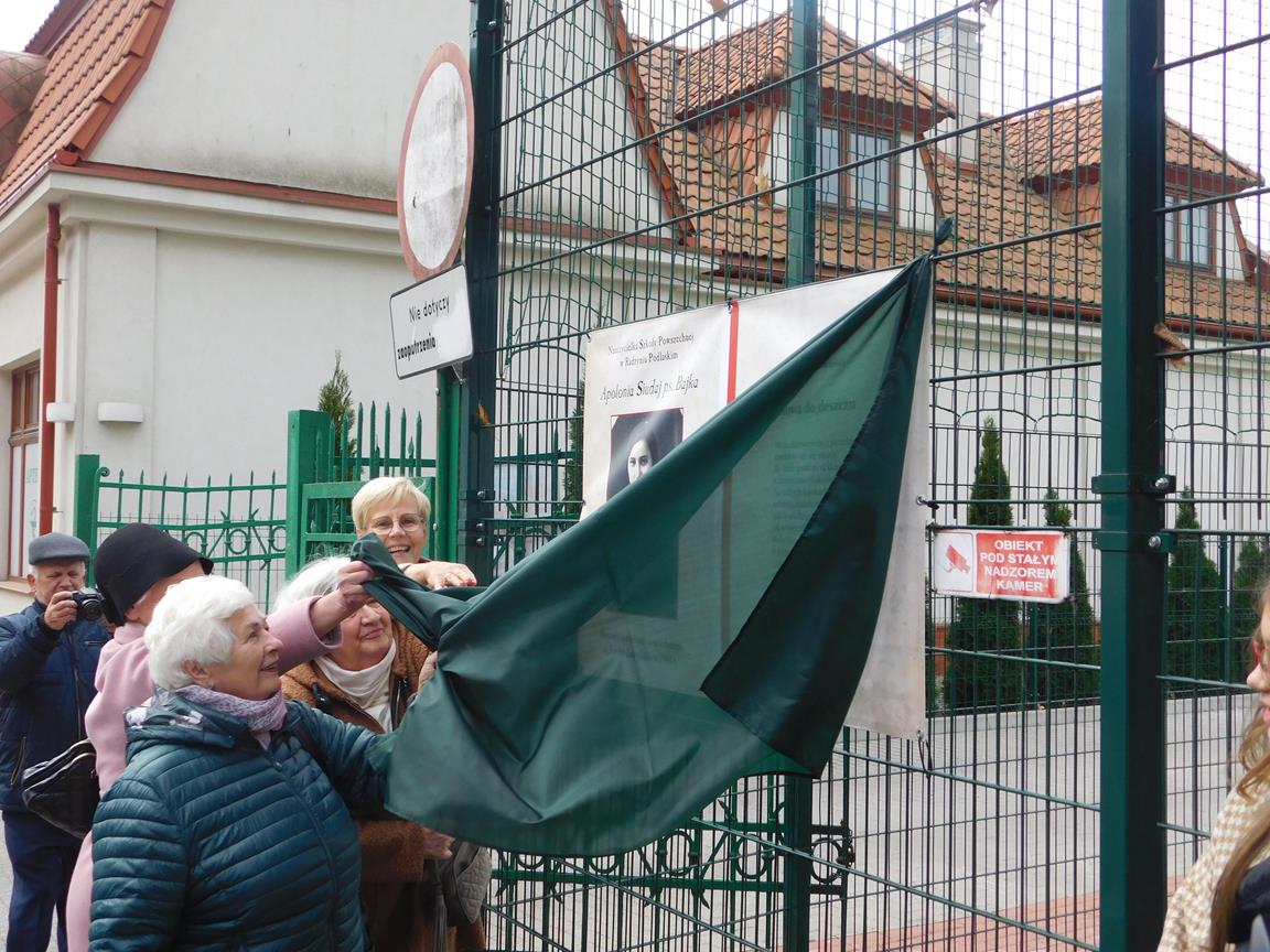Odsłonili wystawę nauczycieli "Jedynki", którzy zginęli podczas II WŚ - Zdjęcie główne