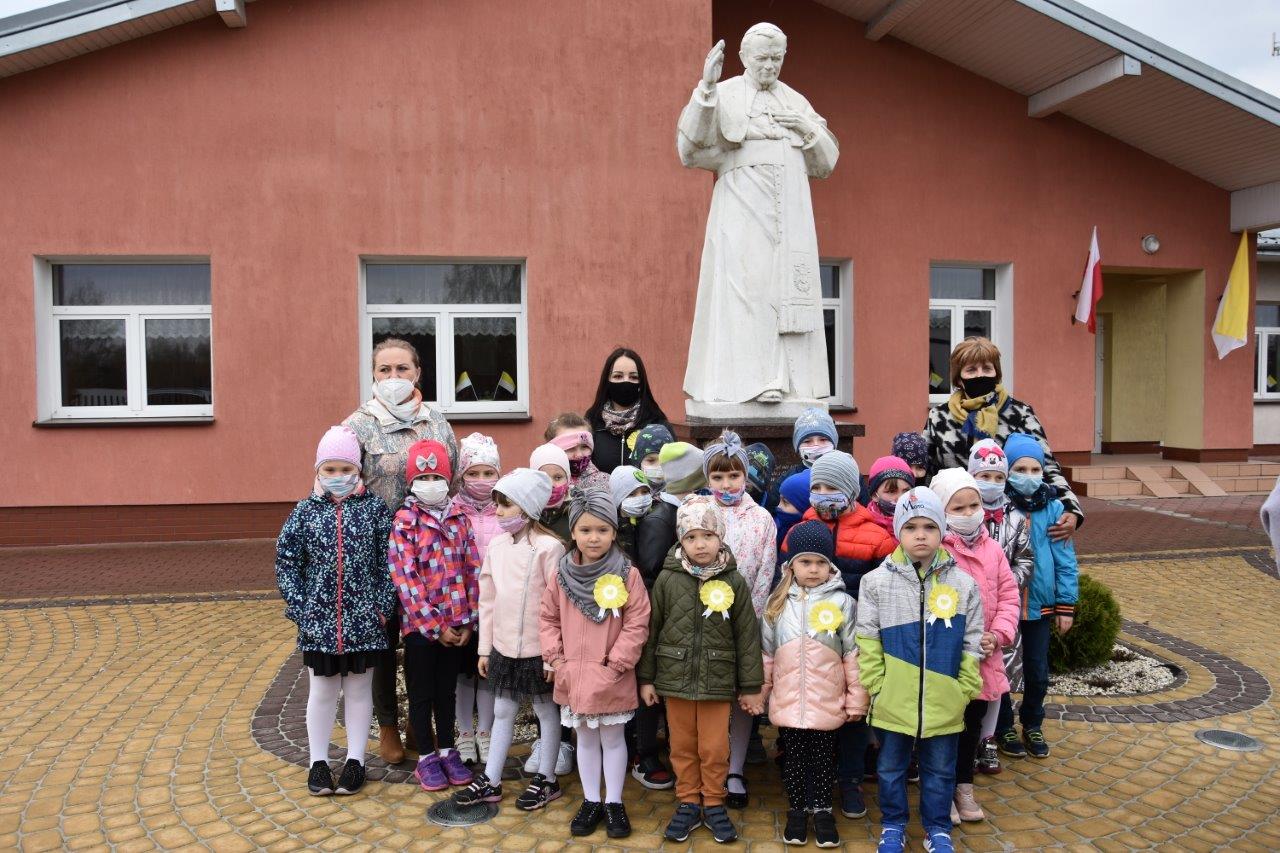 7. rocznica nadania Szkole Podstawowej w Białce imienia św. Jana Pawła II - Zdjęcie główne