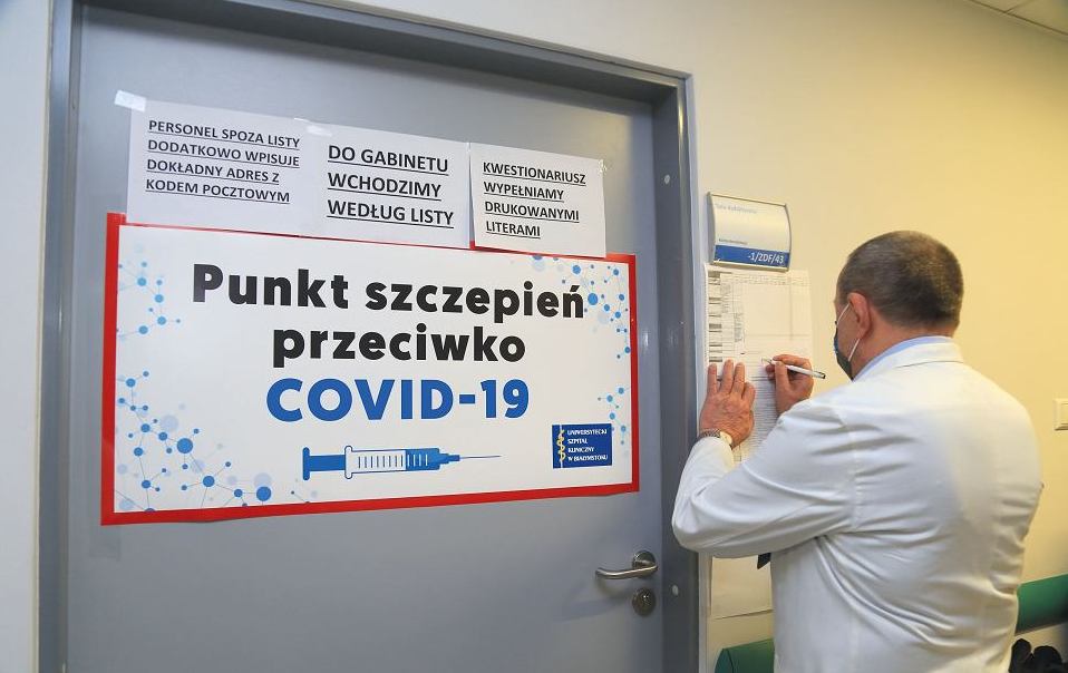 Od dziś szczepienia przeciw covid dla osób po 70-tce w ośrodku zdrowia w Komarówce - Zdjęcie główne