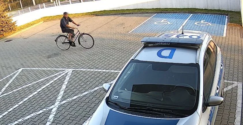 Radzyń Podlaski: Przyjechał na komendę policji rowerem. Był pod wpływem alkoholu - Zdjęcie główne