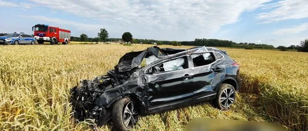 Śmiertelny wypadek w Stasinowie. „Dwie osoby aż wypadły z pojazdu” - Zdjęcie główne