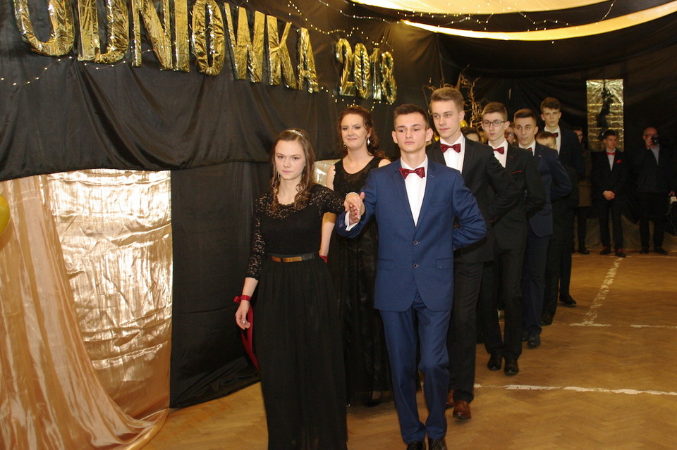 Studniówka 2018 LO w Komarówce Podlaskiej (galeria) - Zdjęcie główne