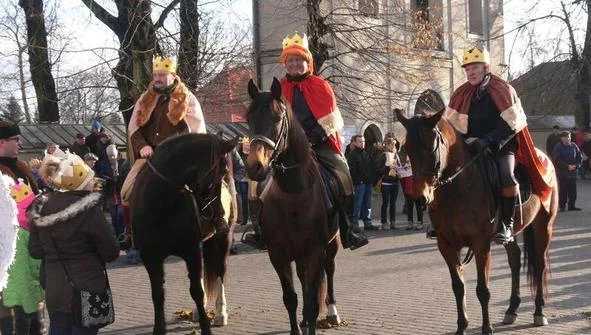 Orszak Trzech Króli i kolędowanie 6.01 - Zdjęcie główne