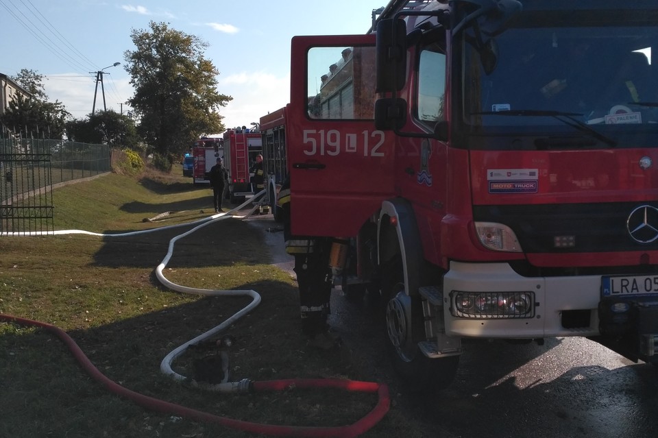 Spalił się dach  domu w Niewęgłoszu. Straty oszacowano na 100 tys.zł - Zdjęcie główne