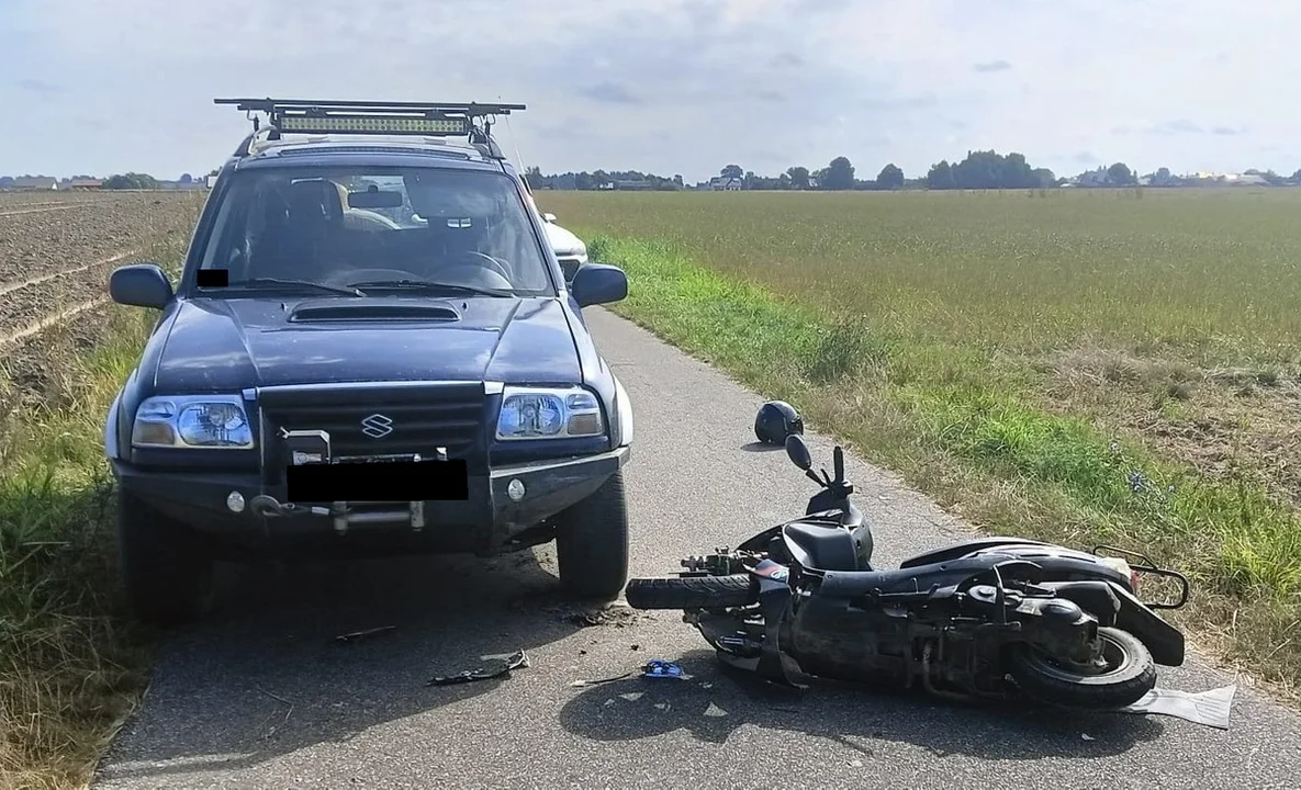 Powiat radzyński: Motorowerzysta zderzył się z czołowo z samochodem. Nie ma uprawnień do kierowania - Zdjęcie główne