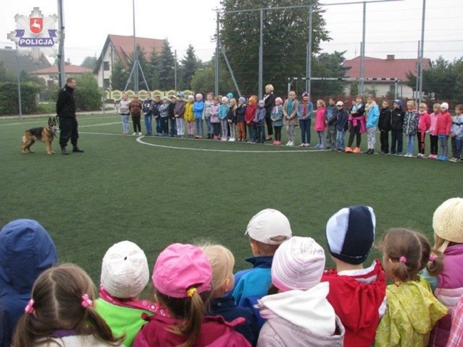 Policjanci odwiedzili szkołę w Borkach - Zdjęcie główne