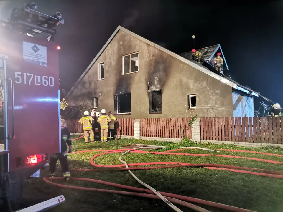 Pożar  Świerżach ( gm. Wohyń). Poszkodowaną  zabrał śmigłowiec LPR - Zdjęcie główne