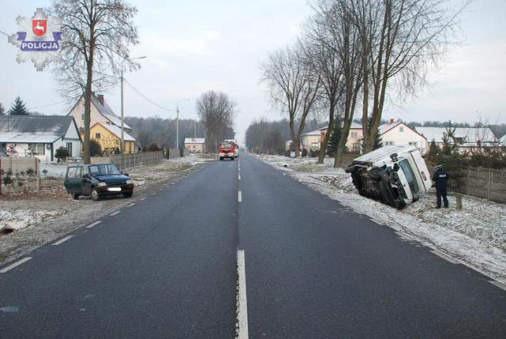 Policjanci ustalą okoliczności wypadku - Zdjęcie główne