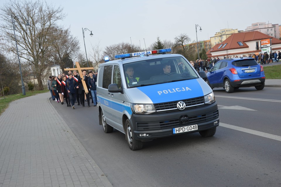 Katyńska Droga Krzyżowa I Liceum Ogólnokształcącego  i słowa do młodzieży: Wy jesteście orłami polskiego jutra  - Zdjęcie główne