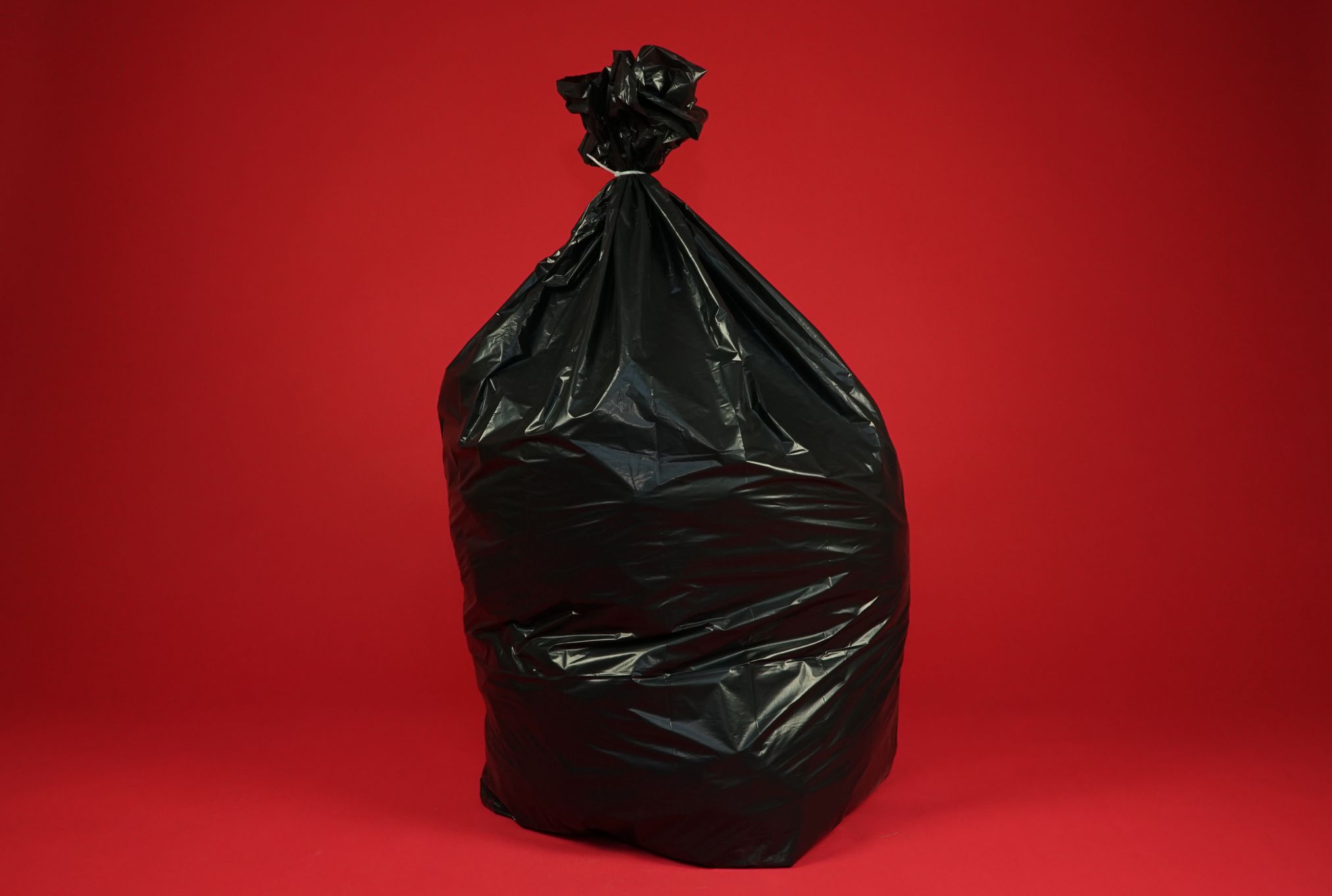 Czarne worki na odpady z izolatorium - Zdjęcie główne
