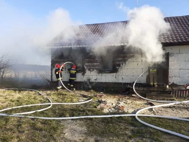Pożar budynku mieszkalnego w Ossowie - Zdjęcie główne