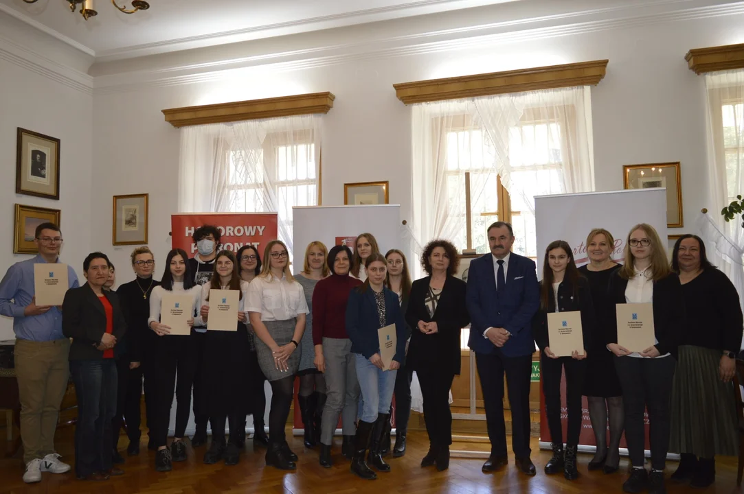 Joanna Jesionek, uczennica I LO wygrała XLI Wojewódzki Konkurs Czytelniczy - Zdjęcie główne