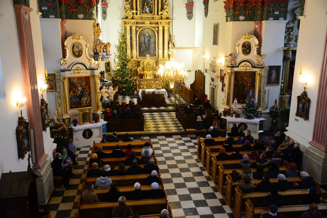 Jest już dostępny w Internecie: Koncert Noworoczny w Czemiernikach w wykonaniu Zuzanny Budzyńskiej  -  skrzypce i Szymona Ogryzka  - organy - Zdjęcie główne