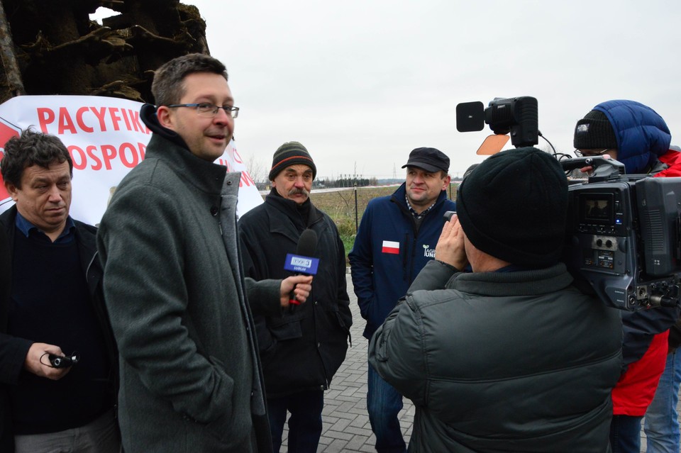 Trwa protest rolników i AGRO - Unii na  DK 19. Ciągniki blokują ruch  - Zdjęcie główne
