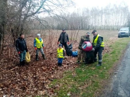  Mieszkańcy Bełcząca sprzątali swój las  - Zdjęcie główne