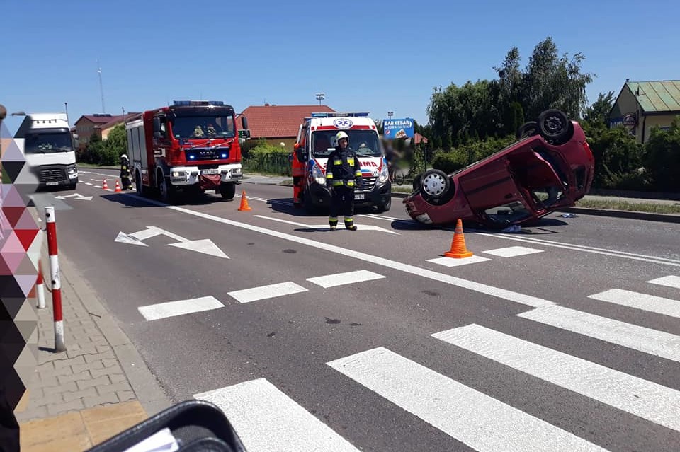 Zderzenie dwóch aut w Kąkolewnicy - Zdjęcie główne